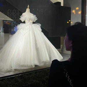 校花大胸奶汁乳流奶水出来新闻
